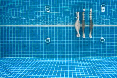 piscina por debajo del agua