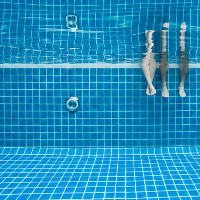 piscina por debajo del agua